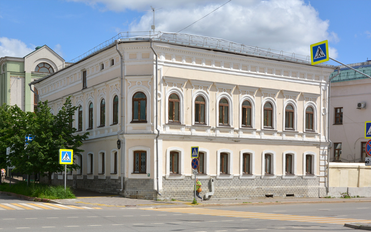 Казань, Улица Миславского, 8 / Улица Дзержинского, 1