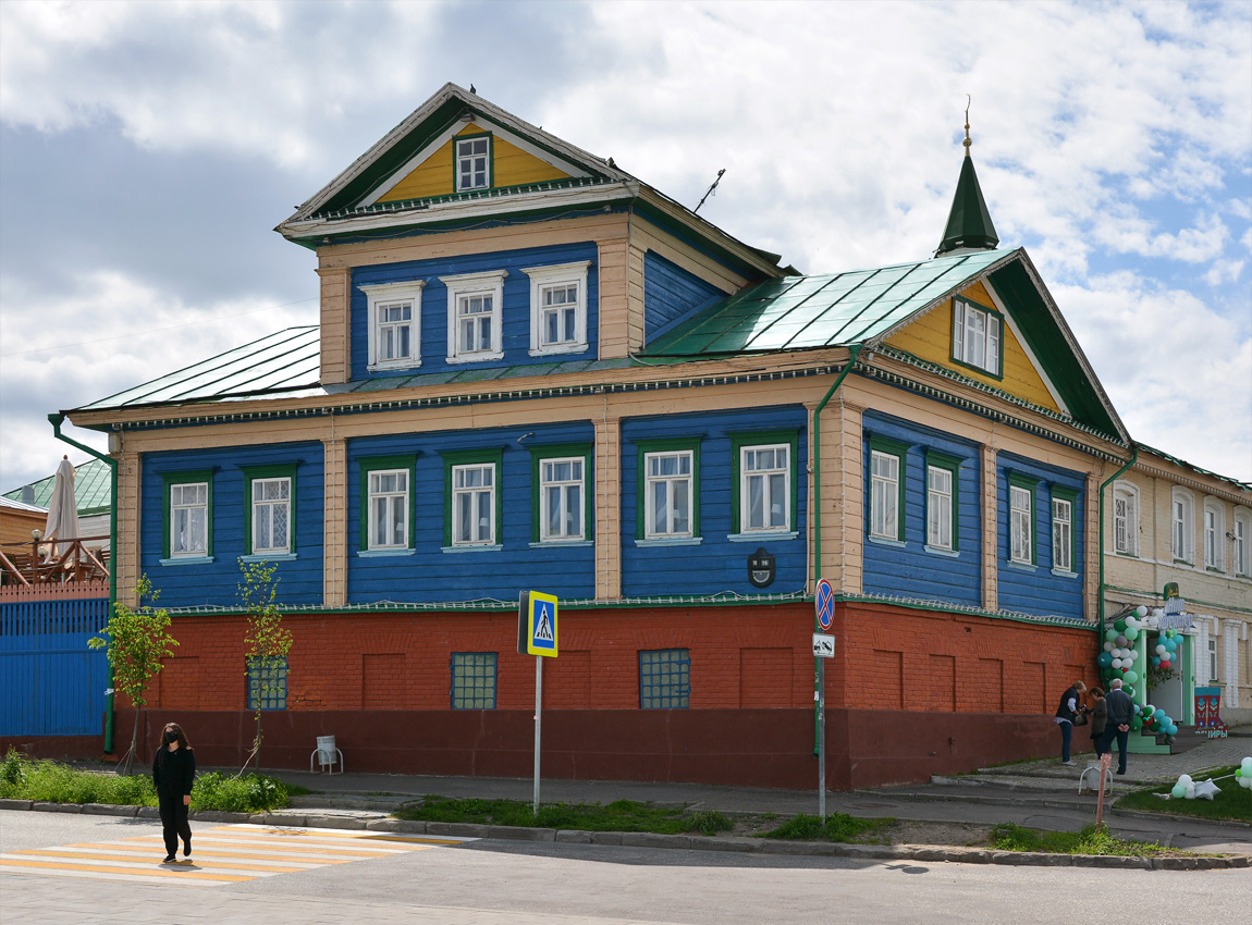 Casáin, Улица Шигабутдина Марджани, 16 / Улица Зайни Султана, 1