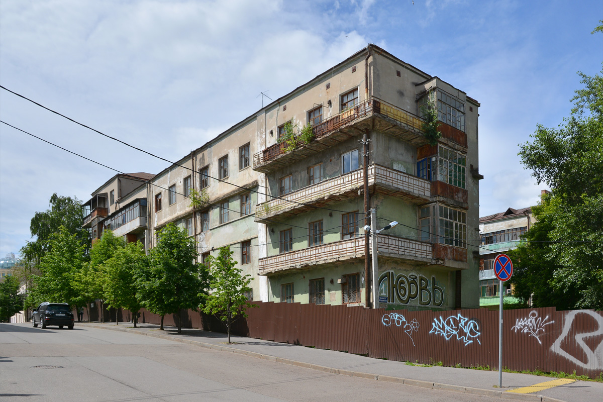 Казань, Улица Дзержинского, 18 / Улица Кави Наджми, 19