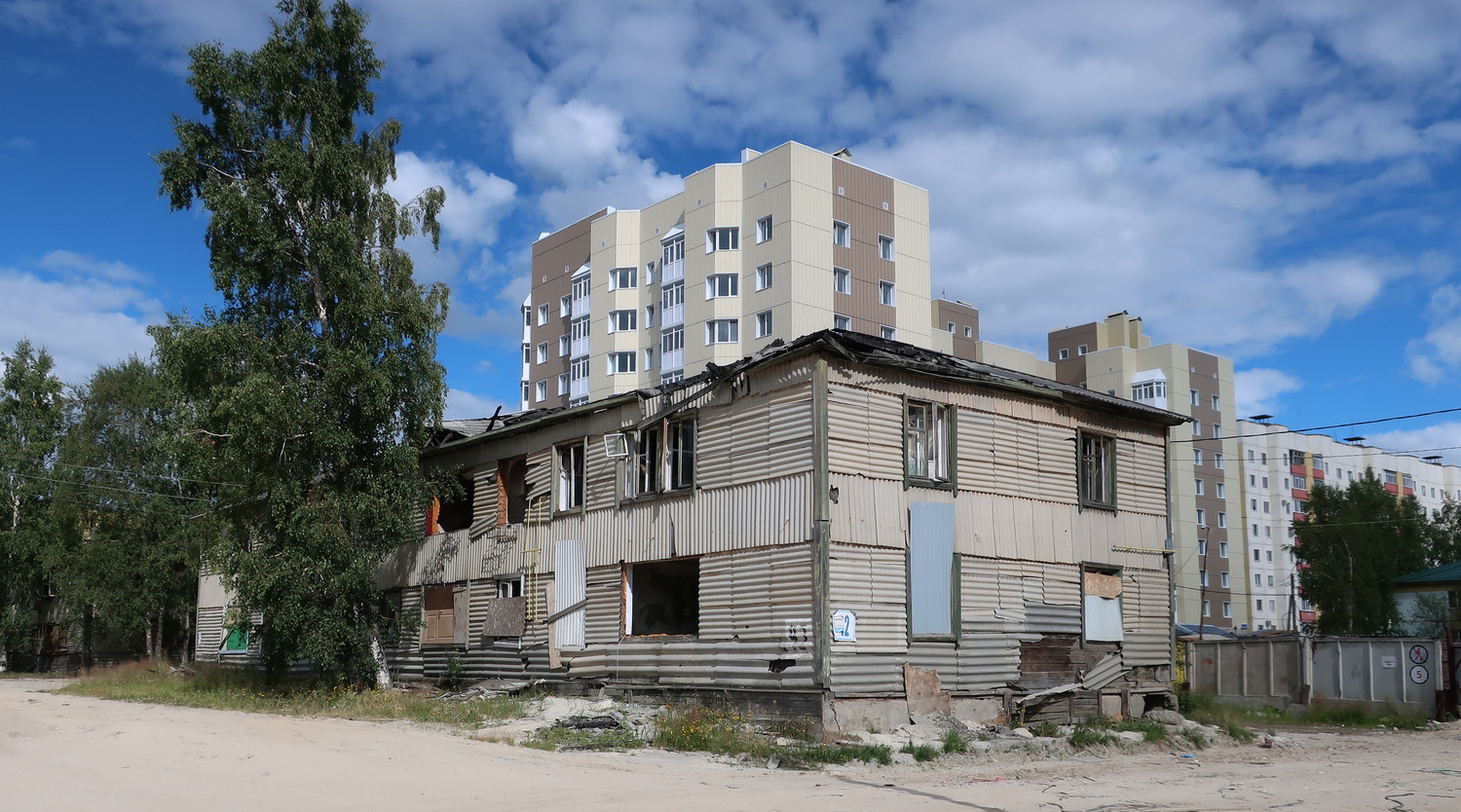 Нефтеюганск, 5-й микрорайон, 42