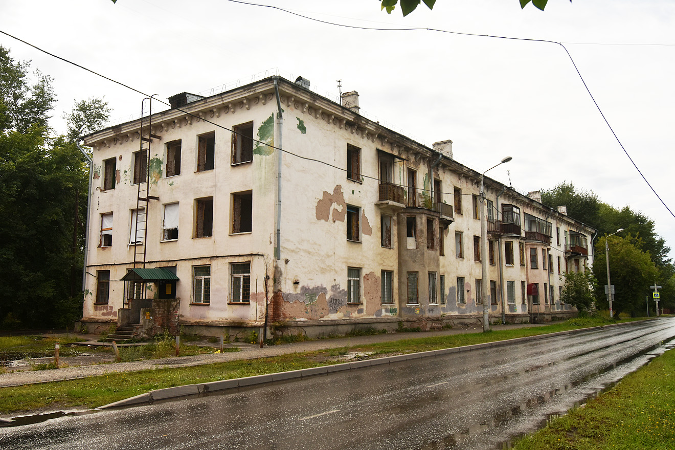 Пермь, Боровая улица, 20 / Углеуральская улица, 13