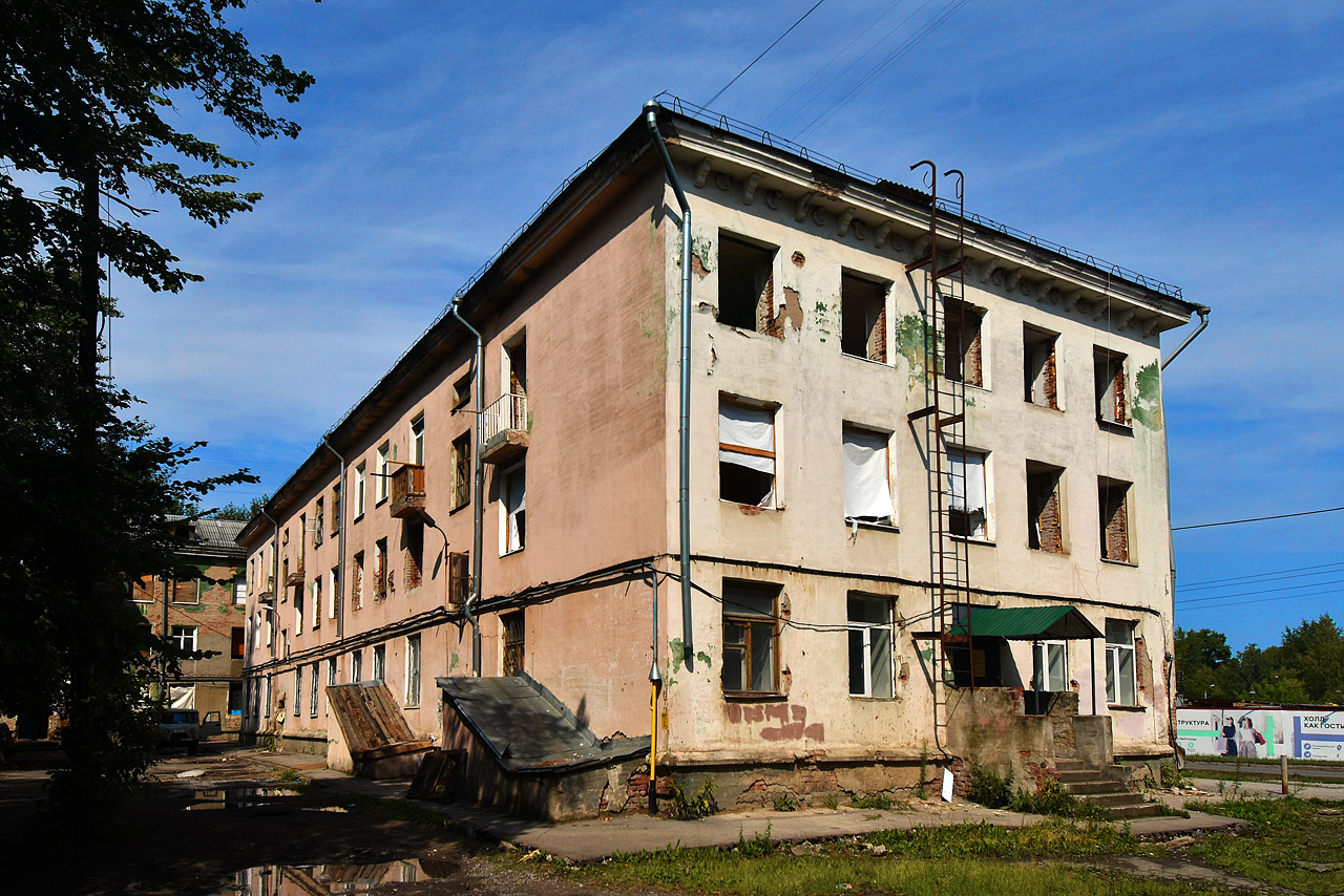 Пермь, Боровая улица, 20 / Углеуральская улица, 13