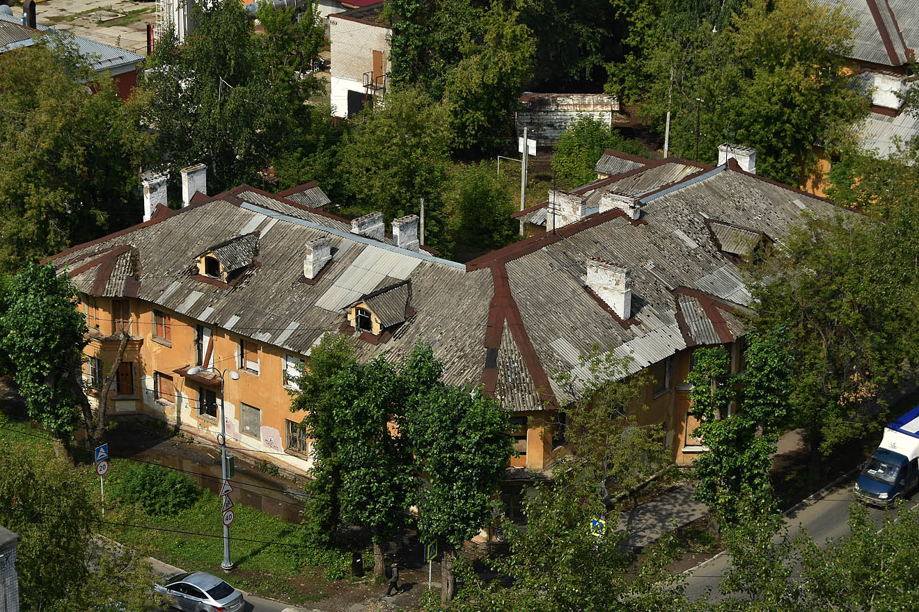 Perm, Улица Василия Каменского, 11 / Улица Папанинцев, 18