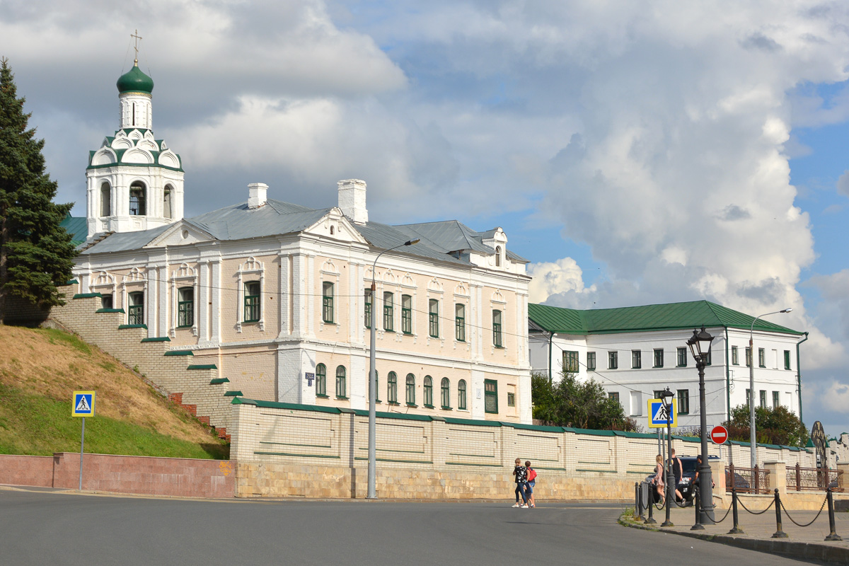 Казань, Улица Баумана, 1 корп. 2; Улица Баумана, 1