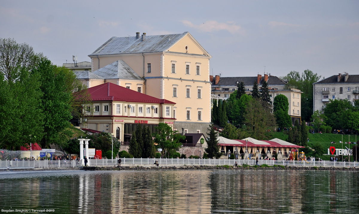 Тернополь, Билецкая улица, 1а; Замковая улица, 12