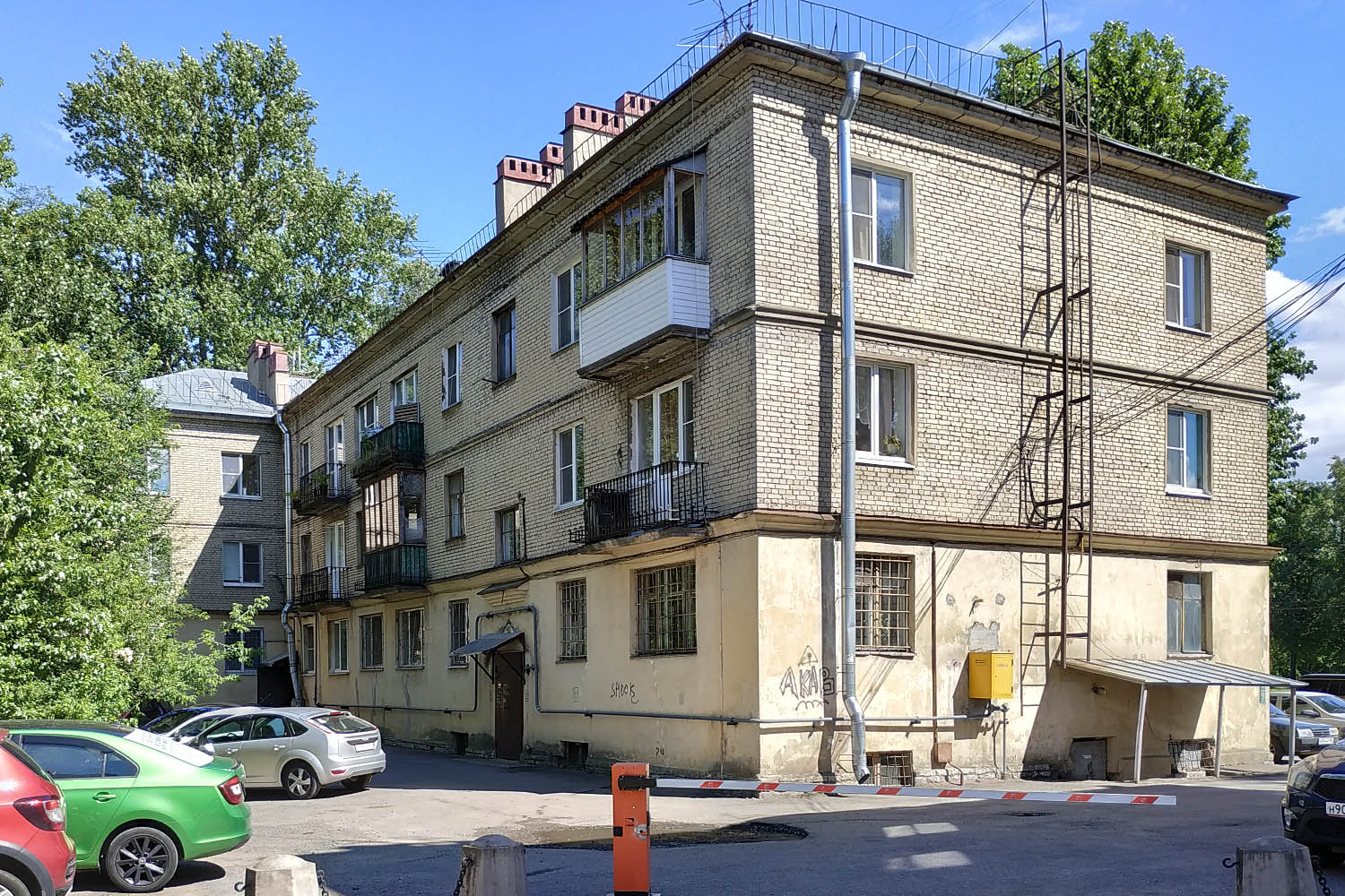 Peterburi, Шоссе Революции, 84 корп. 1