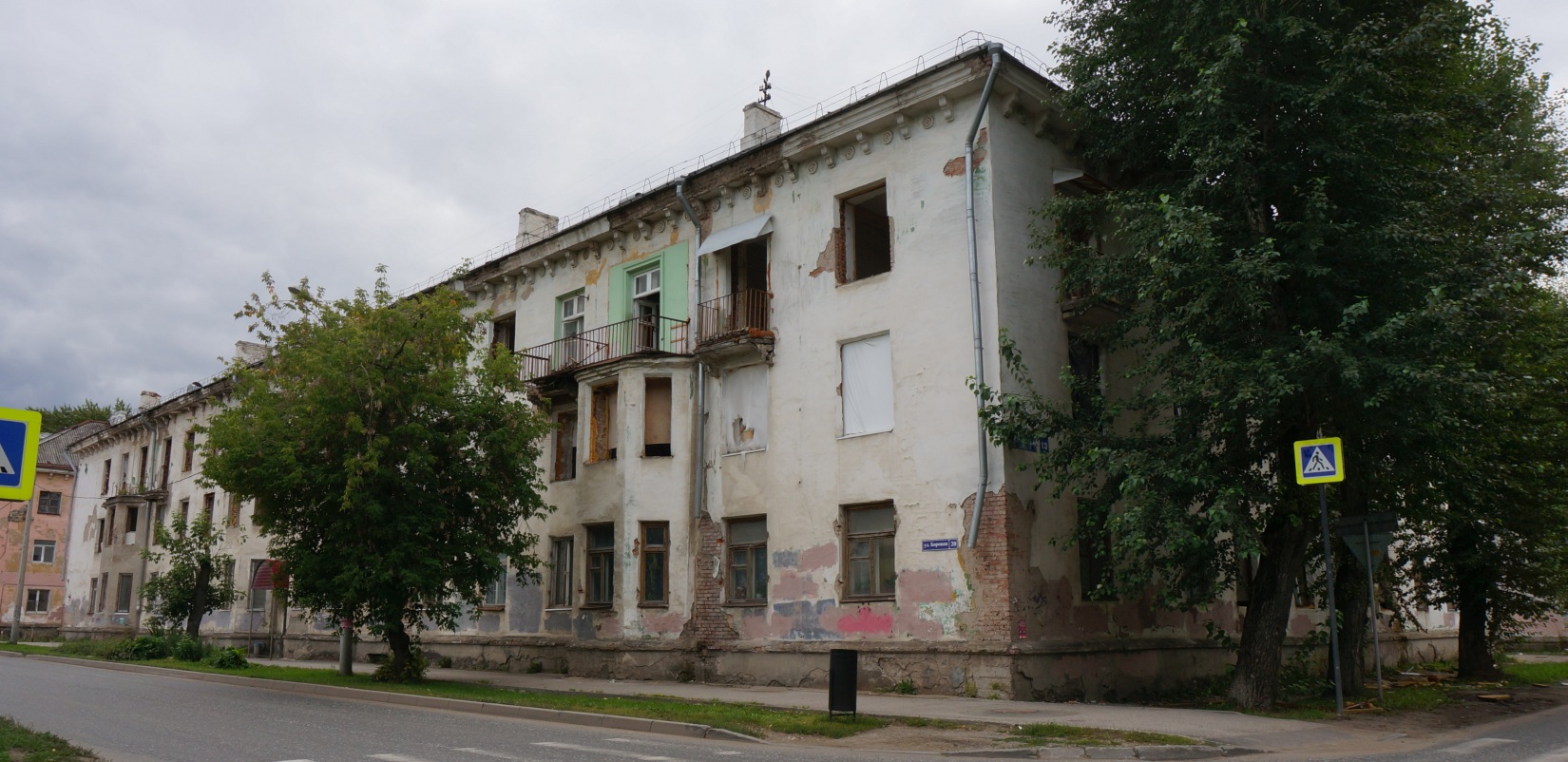 Пермь, Боровая улица, 20 / Углеуральская улица, 13