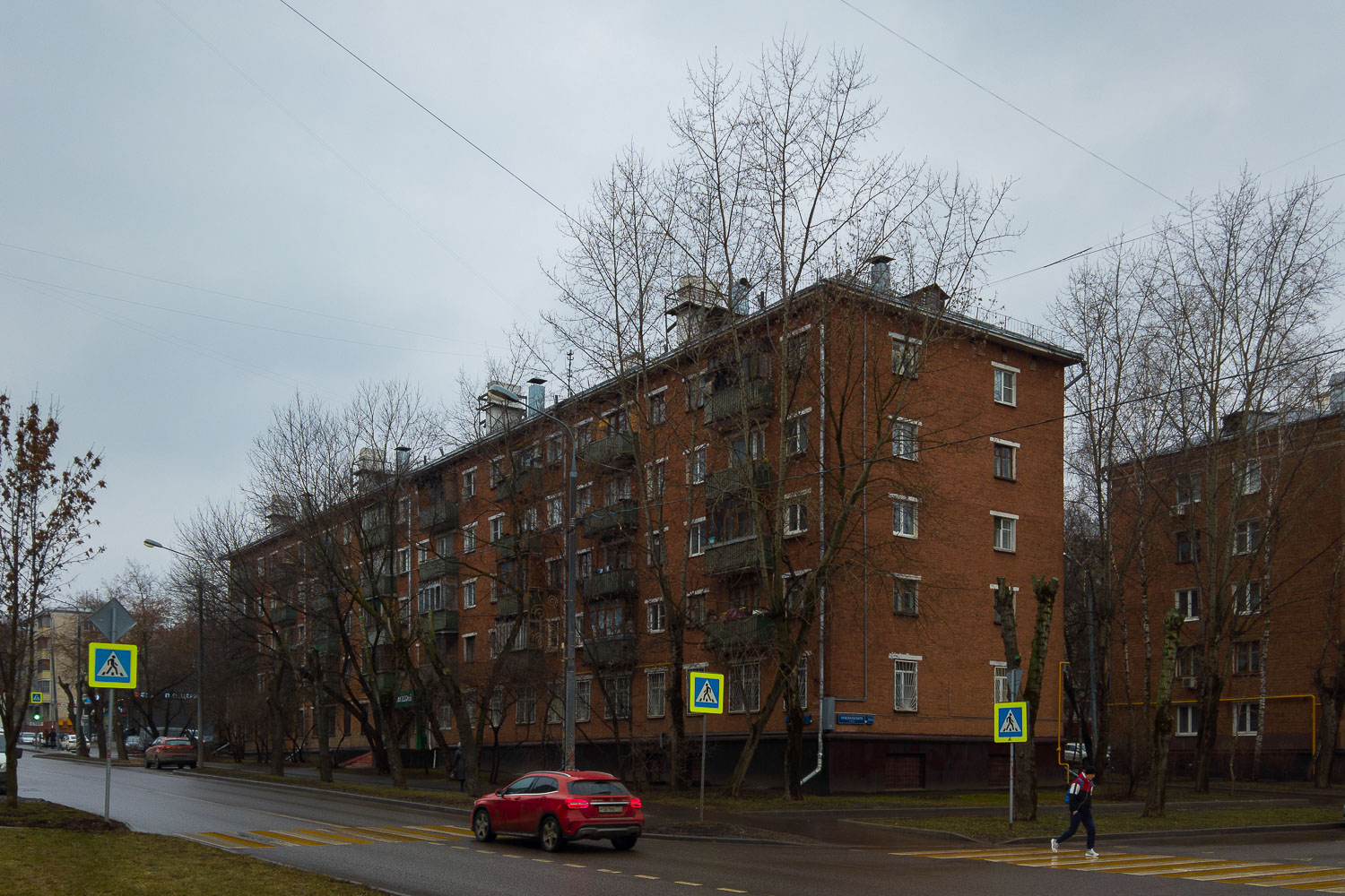 Moscow, Улица Пржевальского, 14 / Озёрная улица, 16