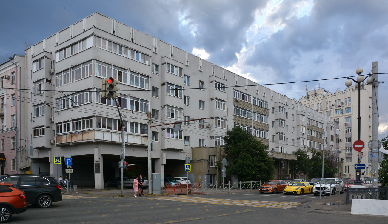 Kazań, Лево-Булачная улица, 56 / Улица Парижской Коммуны, 2