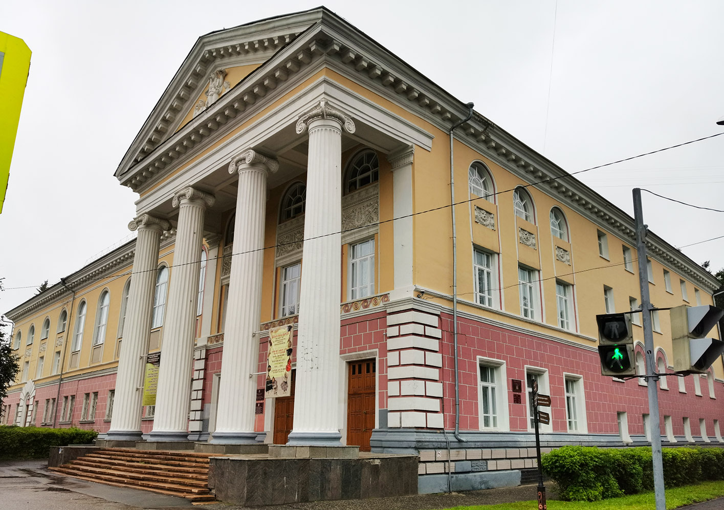 Йошкар-Ола, Комсомольская улица, 128 / Улица Пушкина, 26