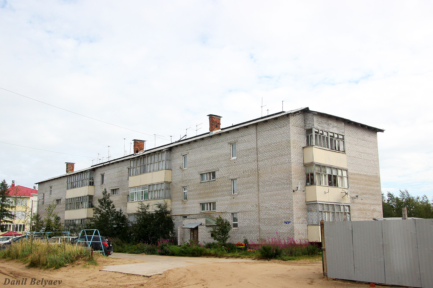 Искателей, Улица Россихина, 12