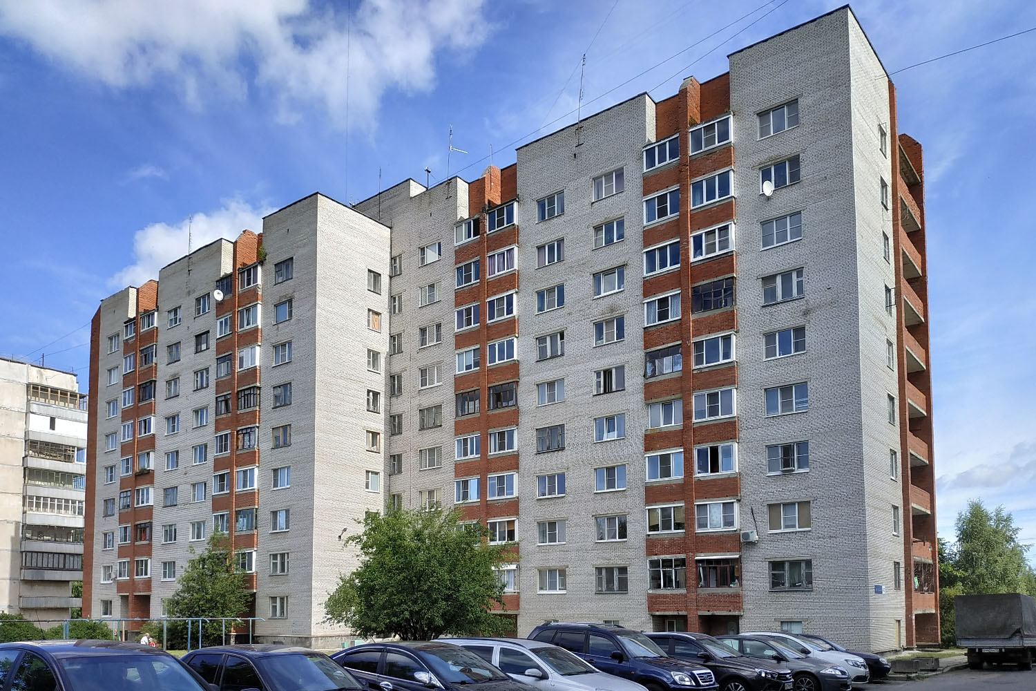 Сосновый Бор, Молодежная улица, 42