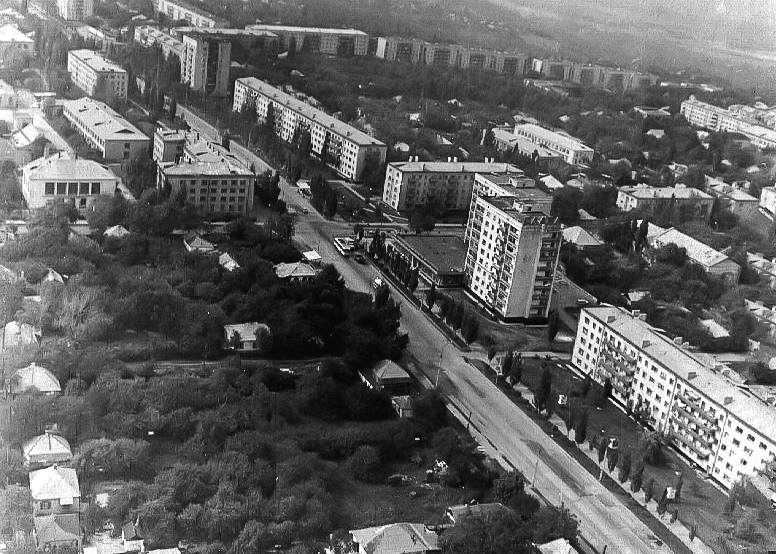 Лисичанск, Улица Менделеева, 60; Улица Владимира Сосюры, 273; Улица Владимира Сосюры, 275; Улица Владимира Сосюры, 360; Улица Владимира Сосюры, 358; Европейская улица, 54; Улица Григория Сковороды, 110; Улица Григория Сковороды, 108; Улица Григория Сковороды, 106; Улица Менделеева, 56; Улица Менделеева, 54; Улица Владимира Сосюры, 354; Улица Владимира Сосюры, 356; Улица Владимира Сосюры, 352; Улица Менделеева, 71; Гетманская улица, 98. Лисичанск — Панорамы. Лисичанск — Исторические фото