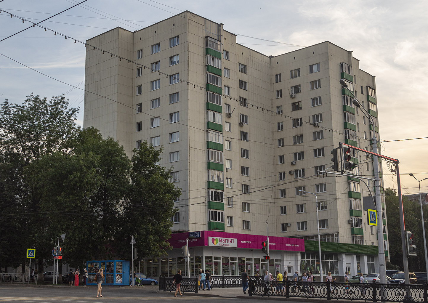 Уфа, Проспект Октября, 135 / Улица Чудинова, 18