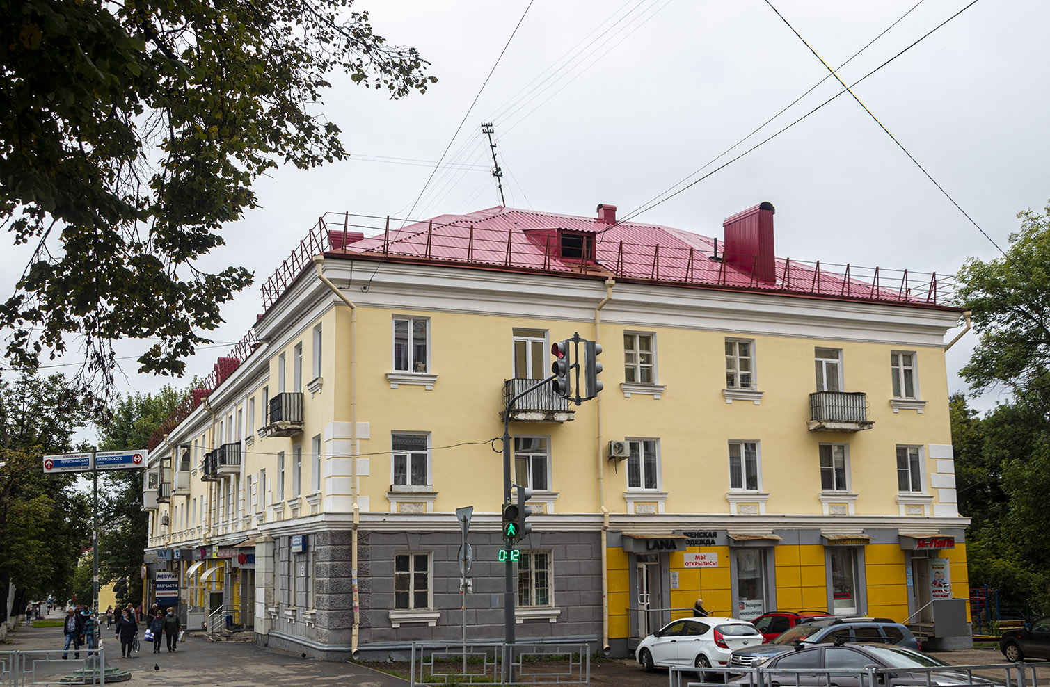 Уфа, Первомайская улица, 32 / Улица Владимира Маяковского, 18