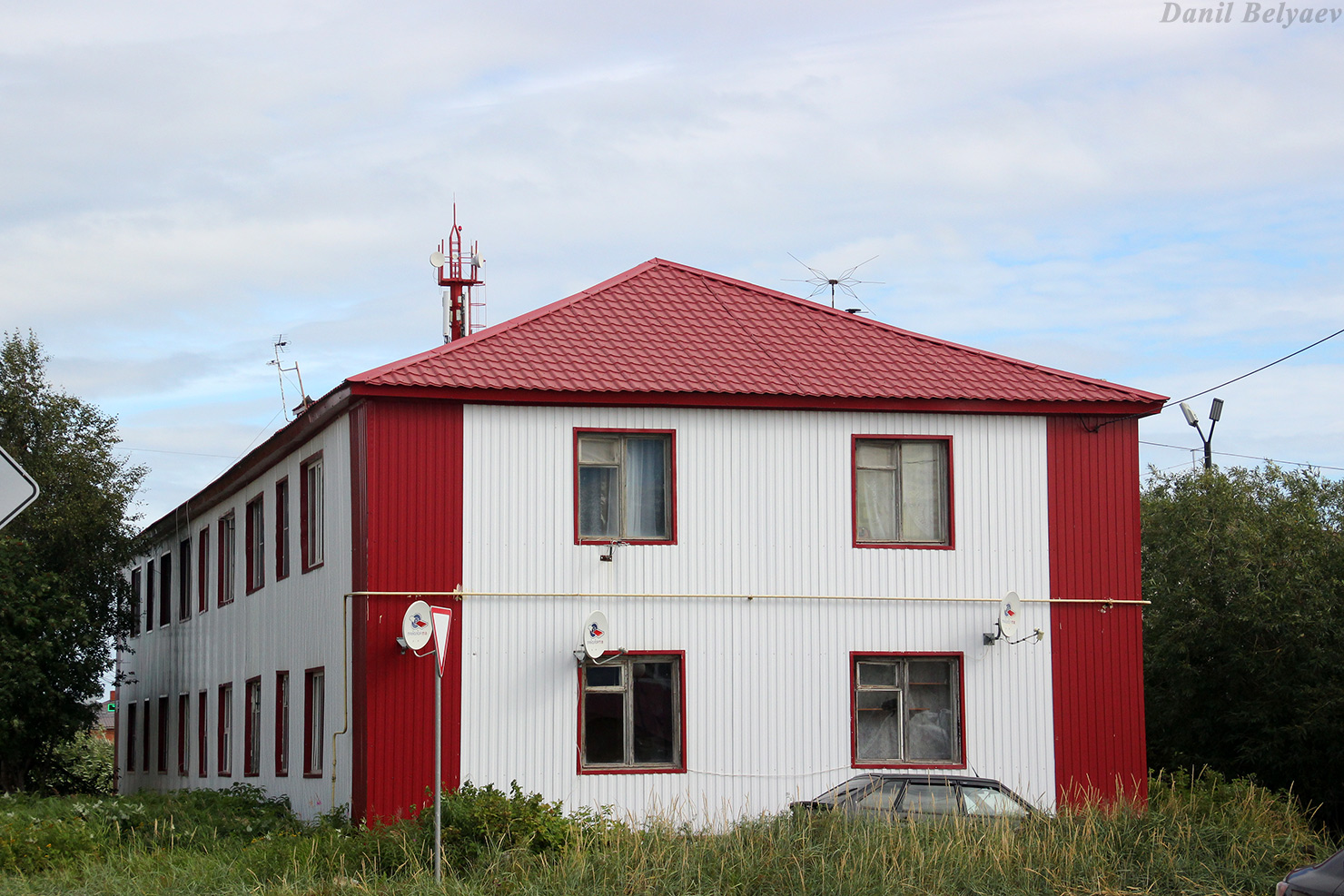 Искателей, Улица Губкина, 1Б