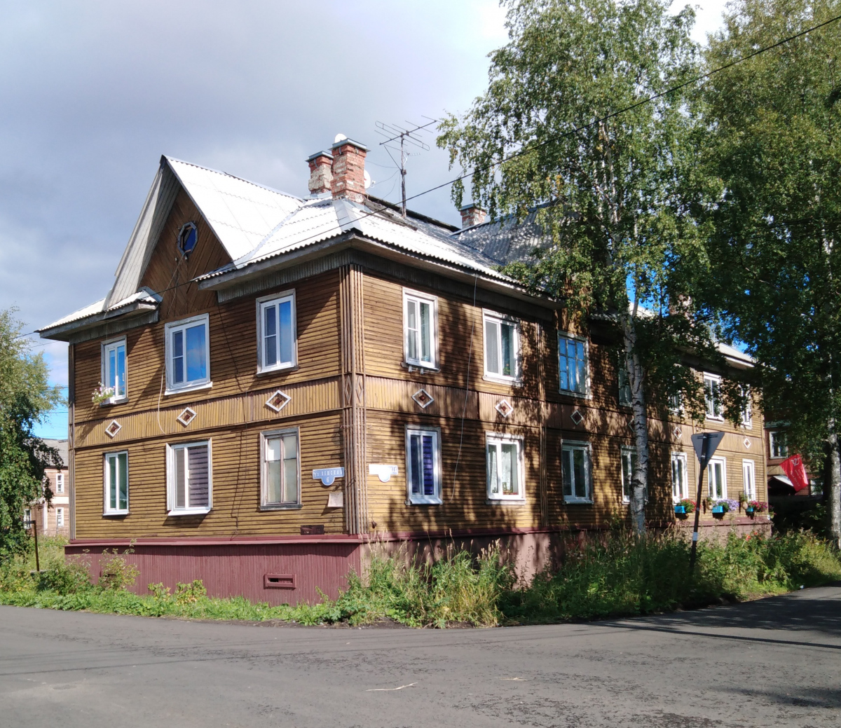 Архангельск, Корпусная улица, 1 / Кемская улица, 6