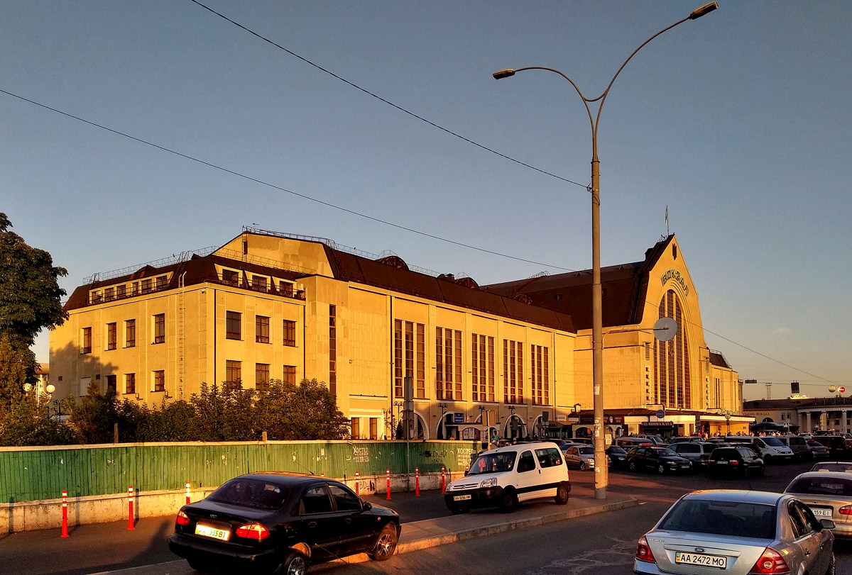 Kyiv, Вокзальная площадь, 1
