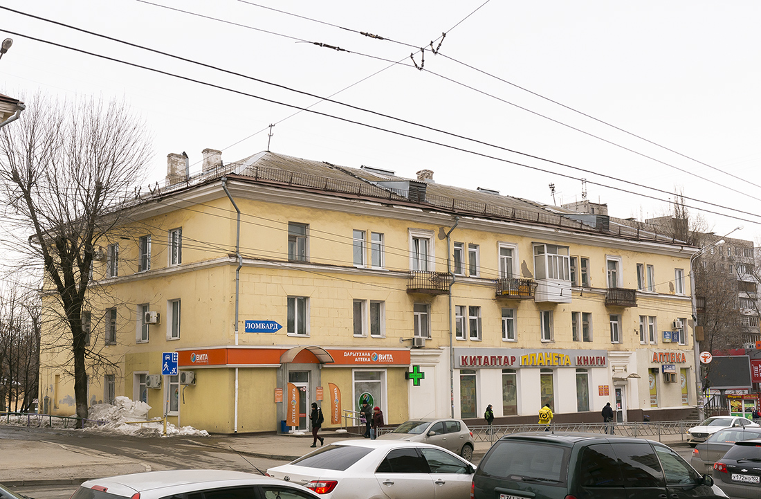 Ufa, Айская улица, 68 / Революционная улица, 189