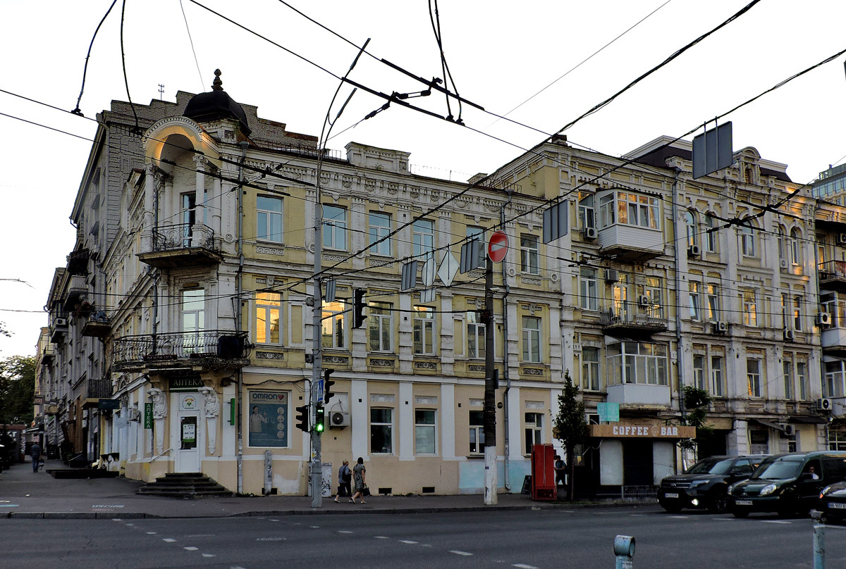 Киев, Улица Саксаганского, 106 / Улица Симона Петлюры, 11; Улица Саксаганского, 106