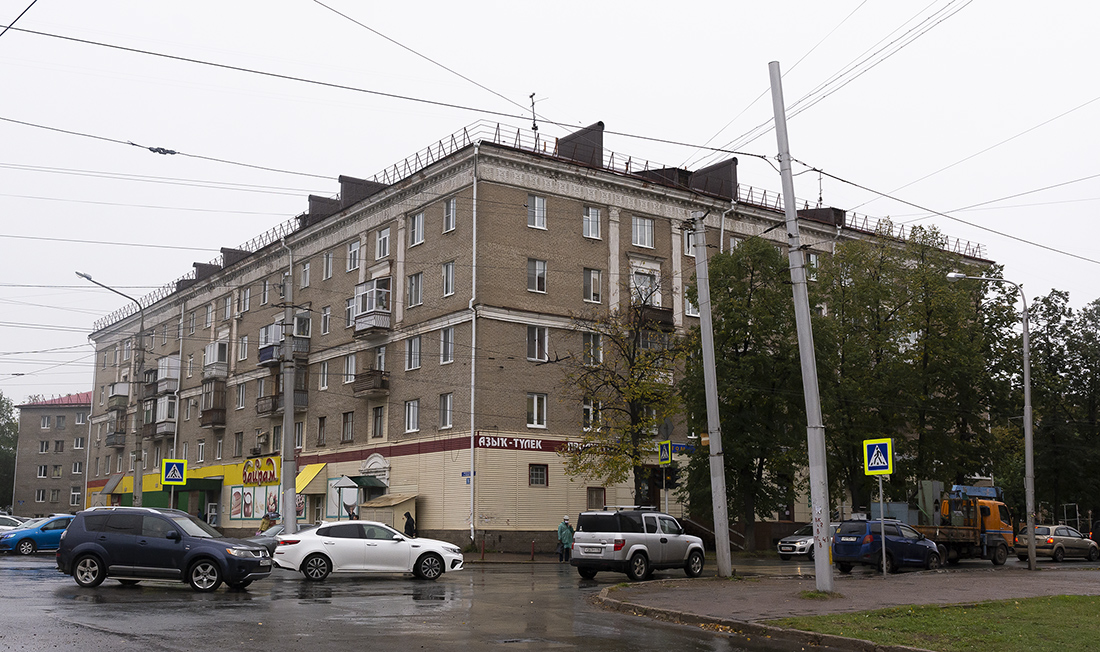 Уфа, Улица Ульяновых, 52 / Улица Максима Горького, 76