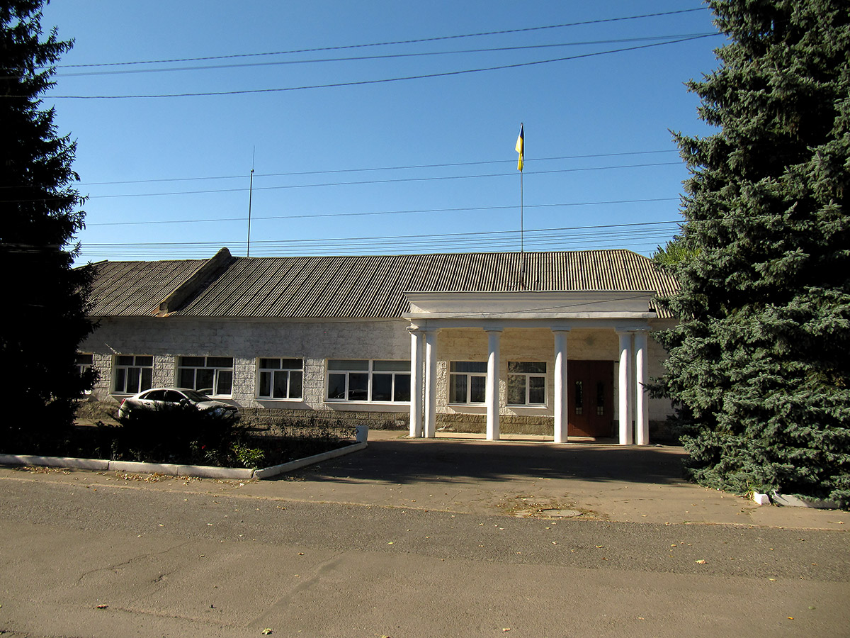 Часов Яр, Улица Целинников, 1