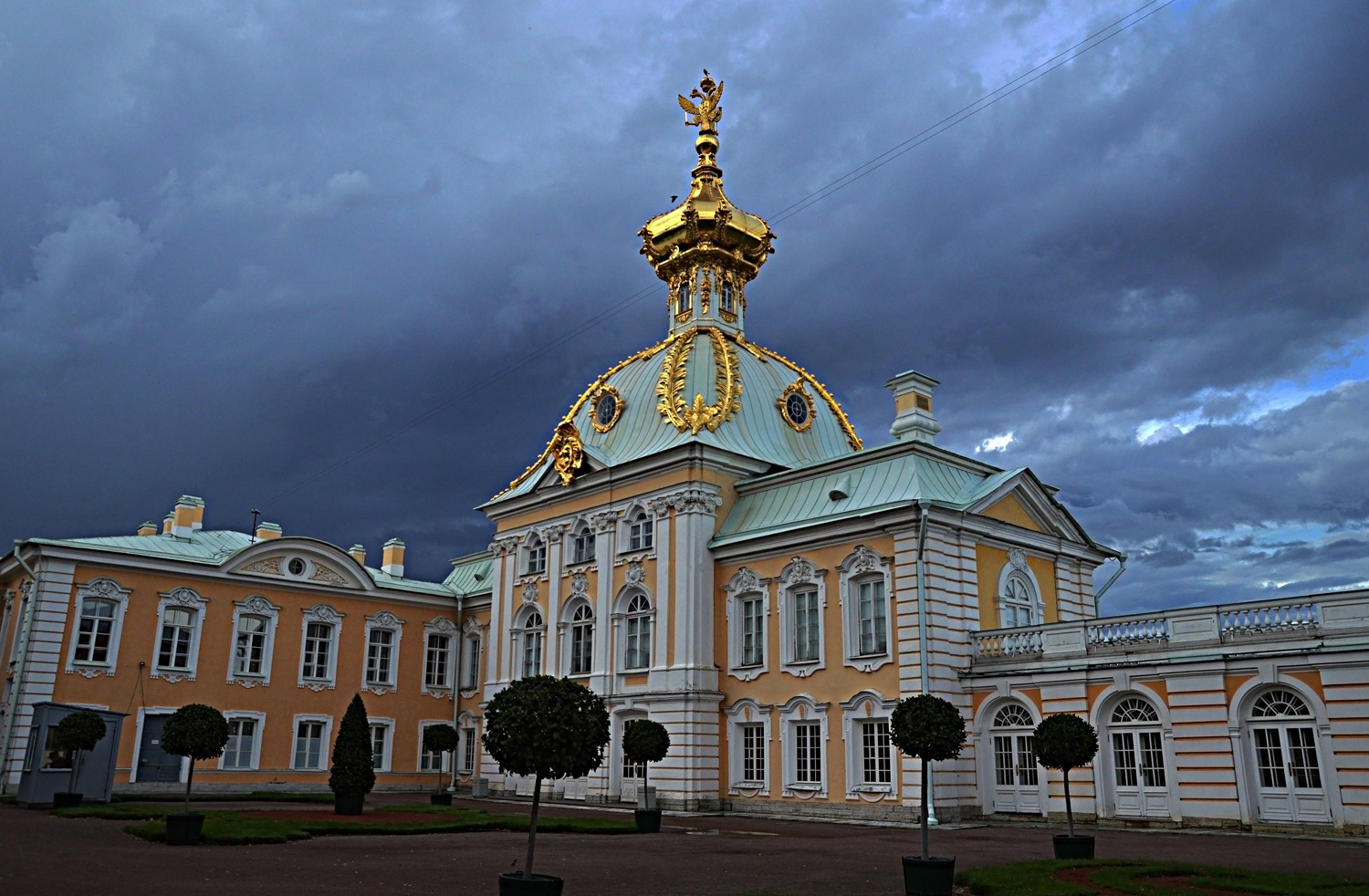 Peterhof, Разводная улица, 2