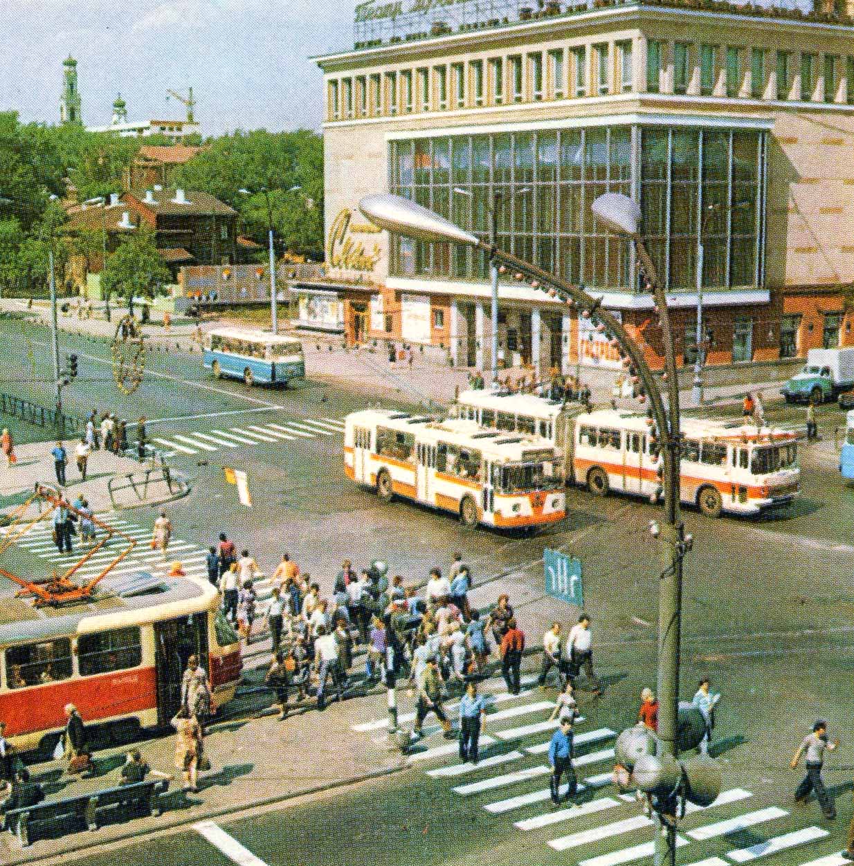 Екатеринбург, Проспект Ленина, 47 / Улица Карла Либкнехта, 20в