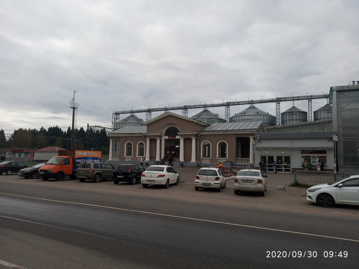 Рощино, Привокзальная улица, 3*