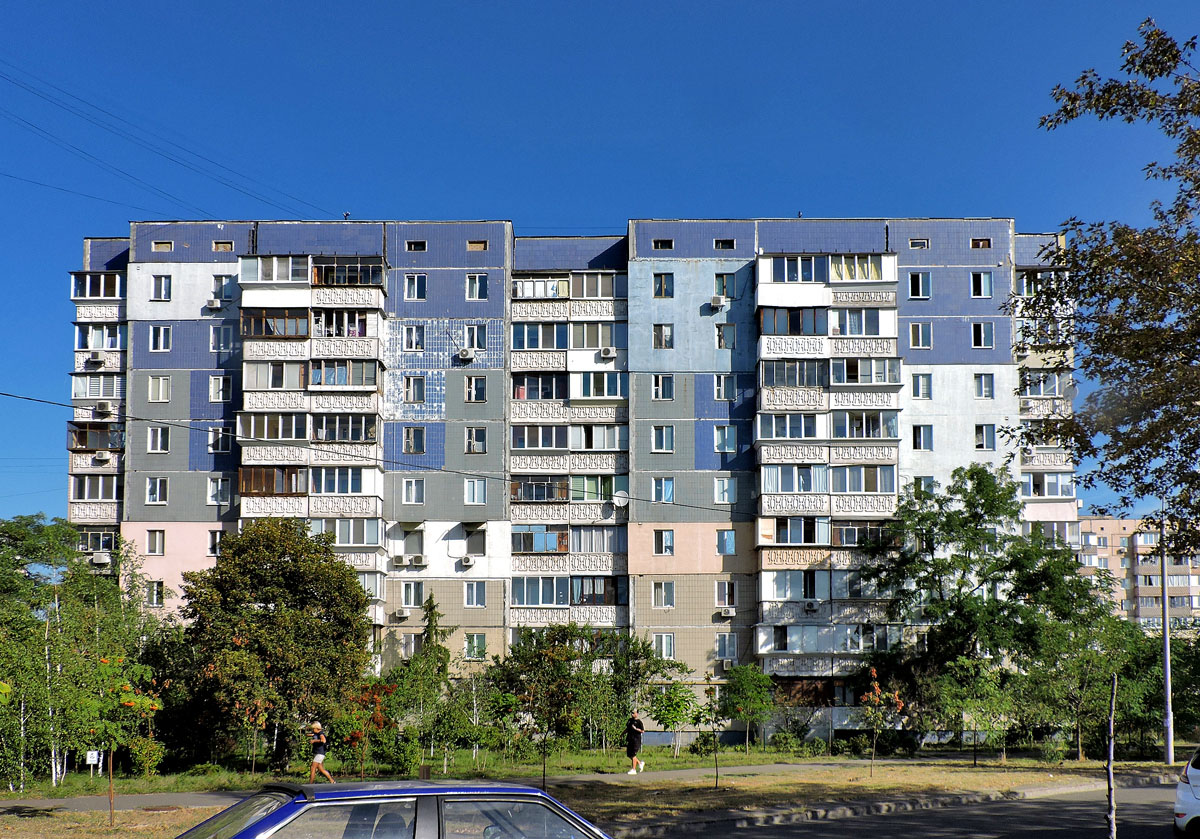 Kyiv, Армянская улица, 1 / Проспект Николая Бажана, 9К