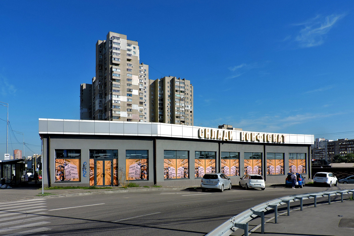 Киев, Улица Ревуцкого, 37 / Улица Братства Тарасовцев, 12; Проспект Николая Бажана, 3Д