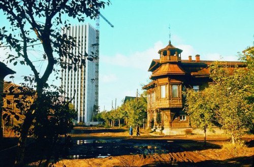 Архангельск, Проспект Чумбарова-Лучинского, 54 / Улица Карла Либкнехта, 11*; Площадь Ленина, 4