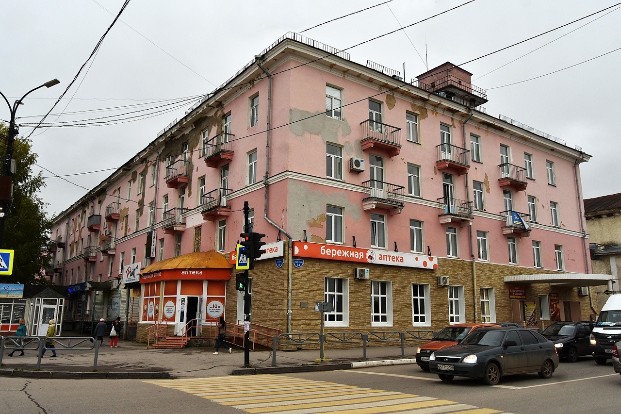 Lysva, Улица Мира, 10 / Улица Смышляева, 24
