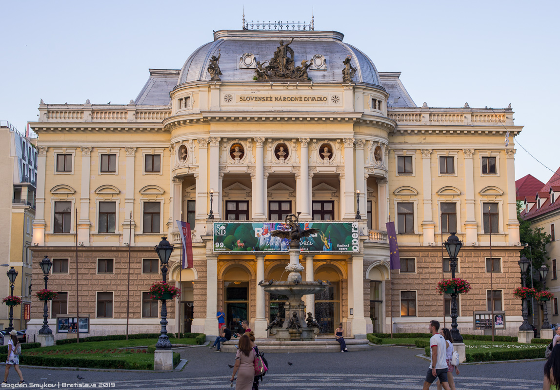 Братислава, Ulica Gorkého, 2 / Hviezdoslavovo námestie