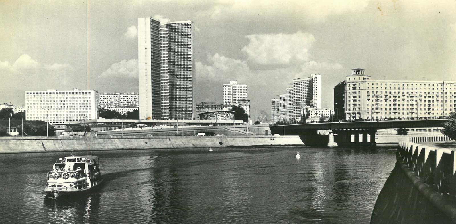Москва, Улица Новый Арбат, 31 / Смоленская набережная, 12; Улица Новый Арбат, 26; Улица Новый Арбат, 25; Улица Новый Арбат, 23; Улица Новый Арбат, 21; Улица Новый Арбат, 19; Улица Новый Арбат, 15; Улица Новый Арбат, 11