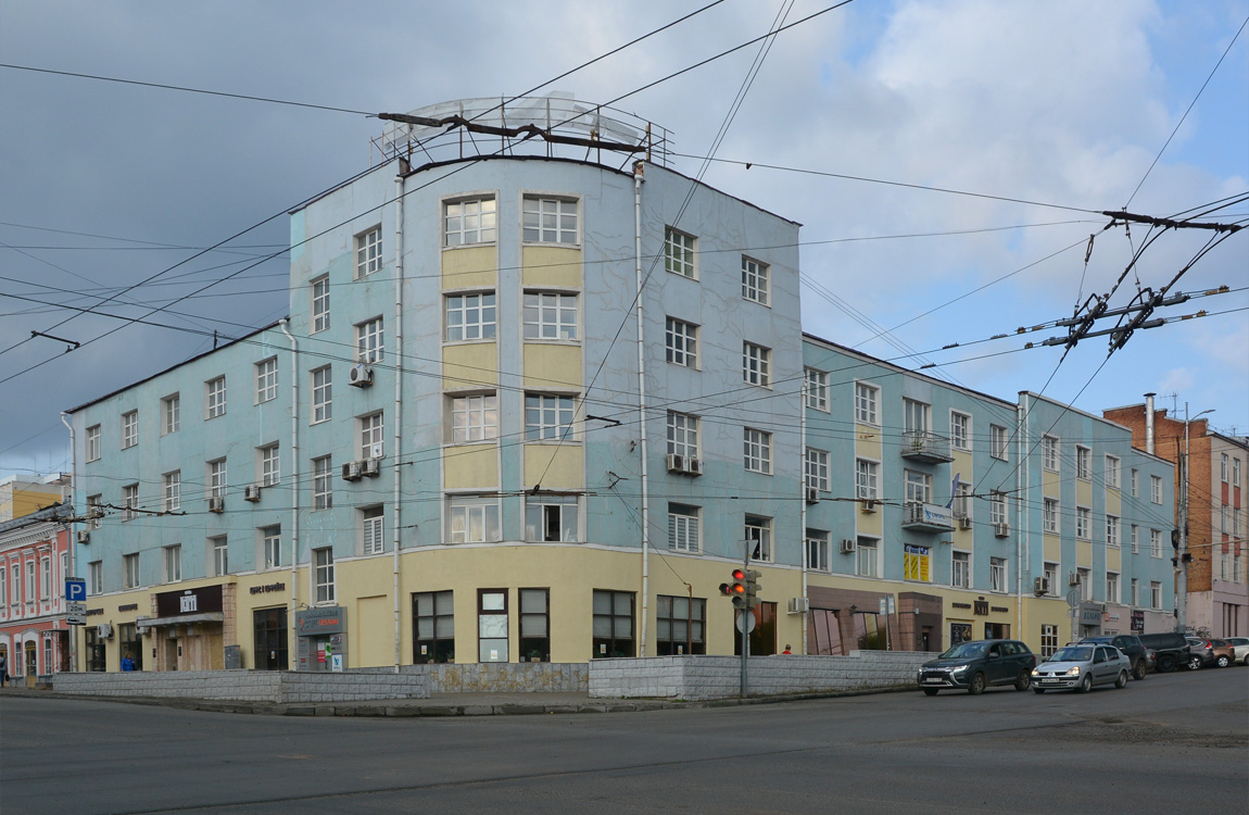 Ижевск, Улица Максима Горького, 68 / Улица Советская, 3