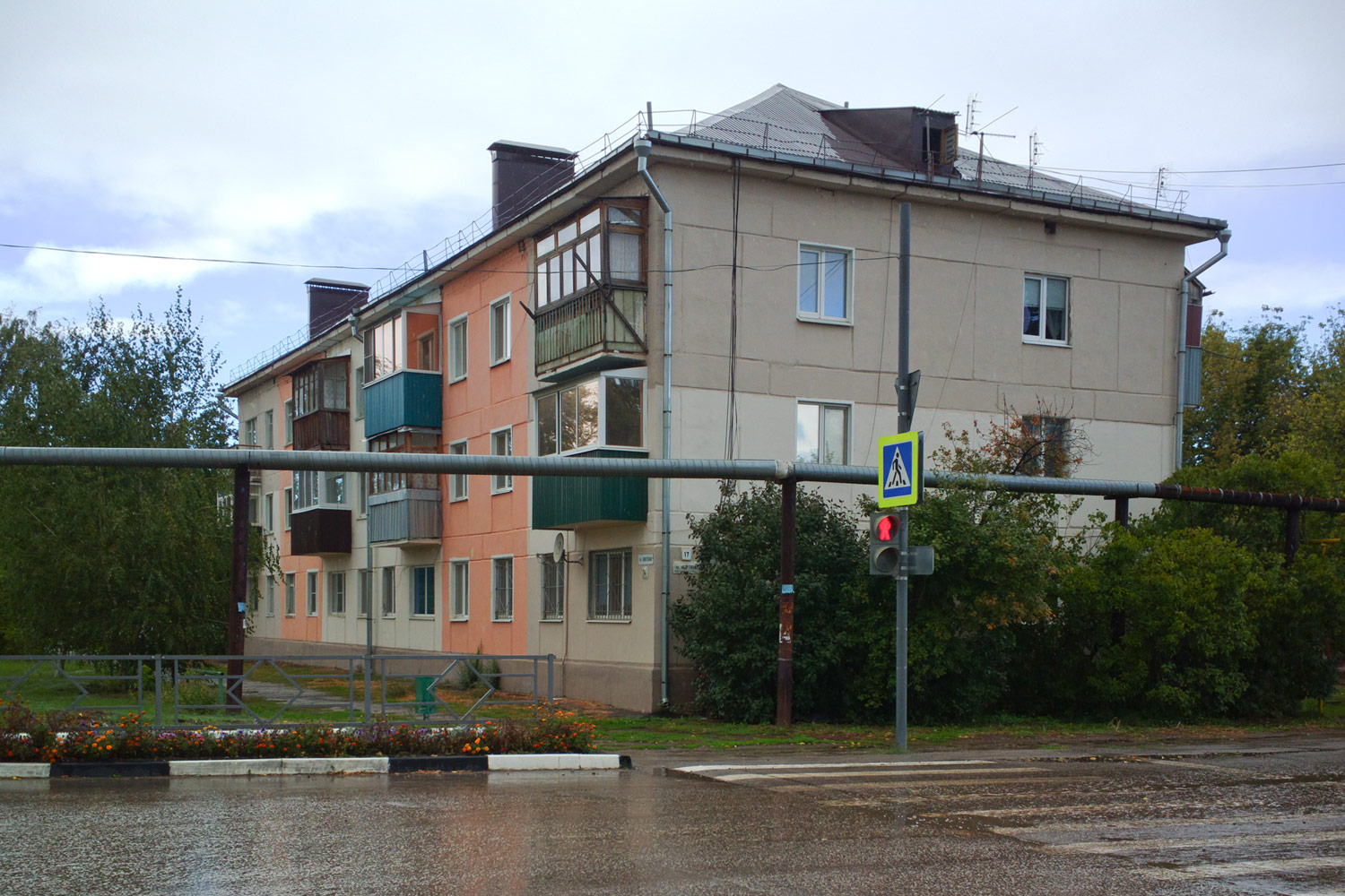 Безенчук, Советская улица, 34 / Улица Нефтяников, 17