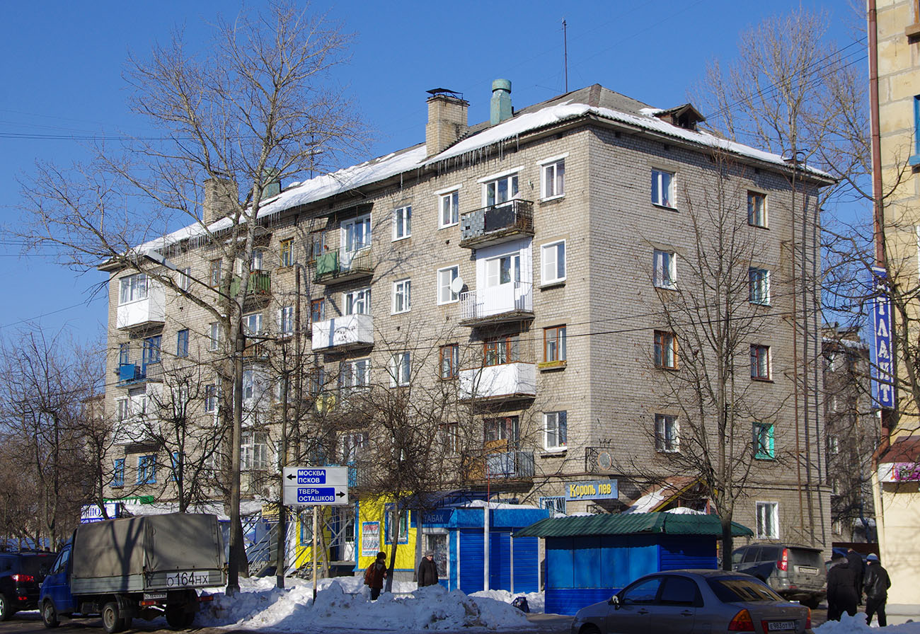 Ржев, Улица Бехтерева, 81 / Улица Ленина, 10