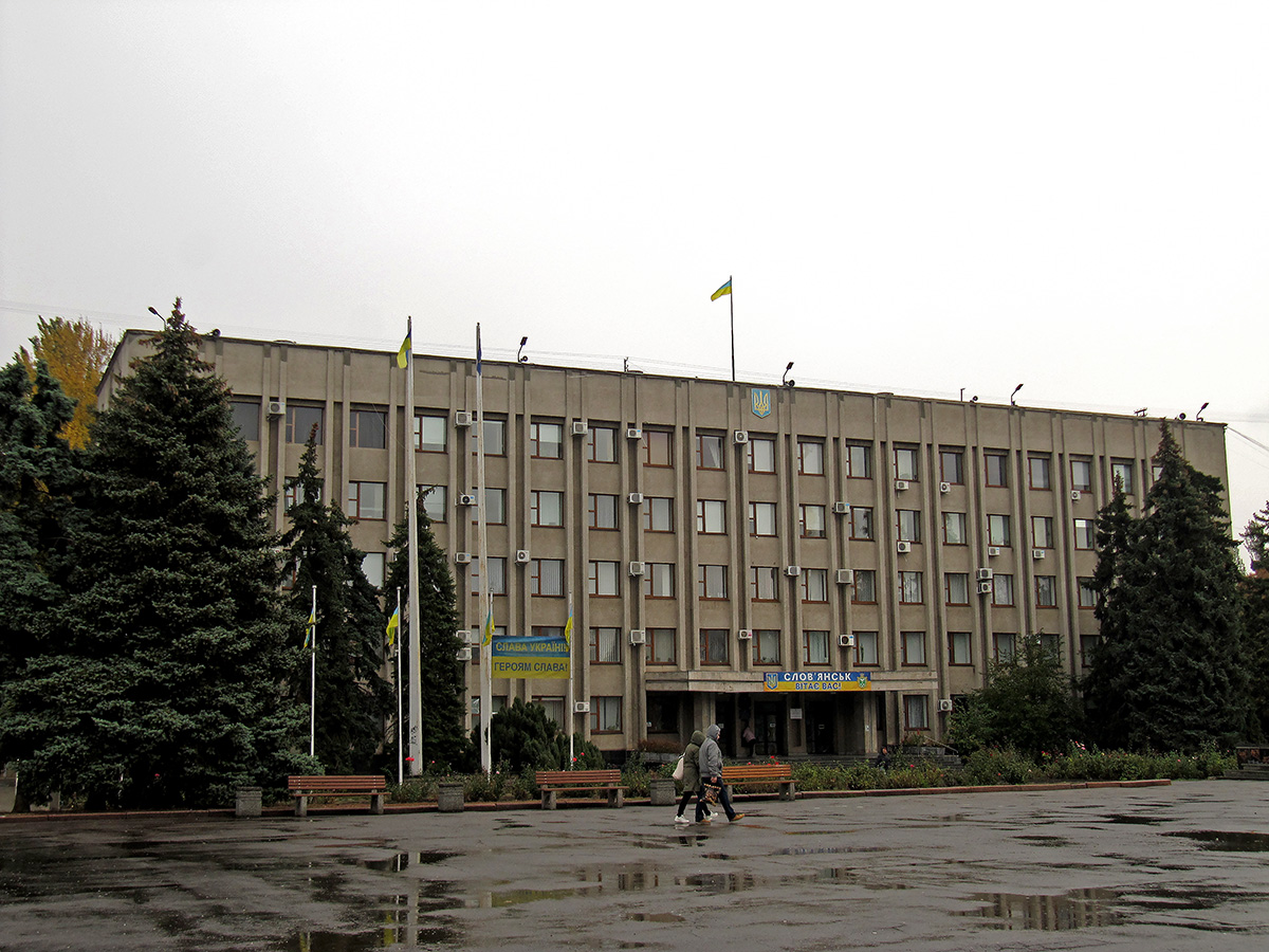 Славянск, Соборная площадь, 1