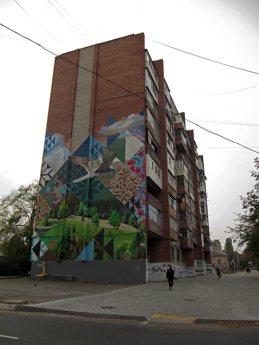 Артёмовск, Улица Бориса Горбатова, 30. Монументальное искусство (мозаики, росписи, барельефы, сграфито)