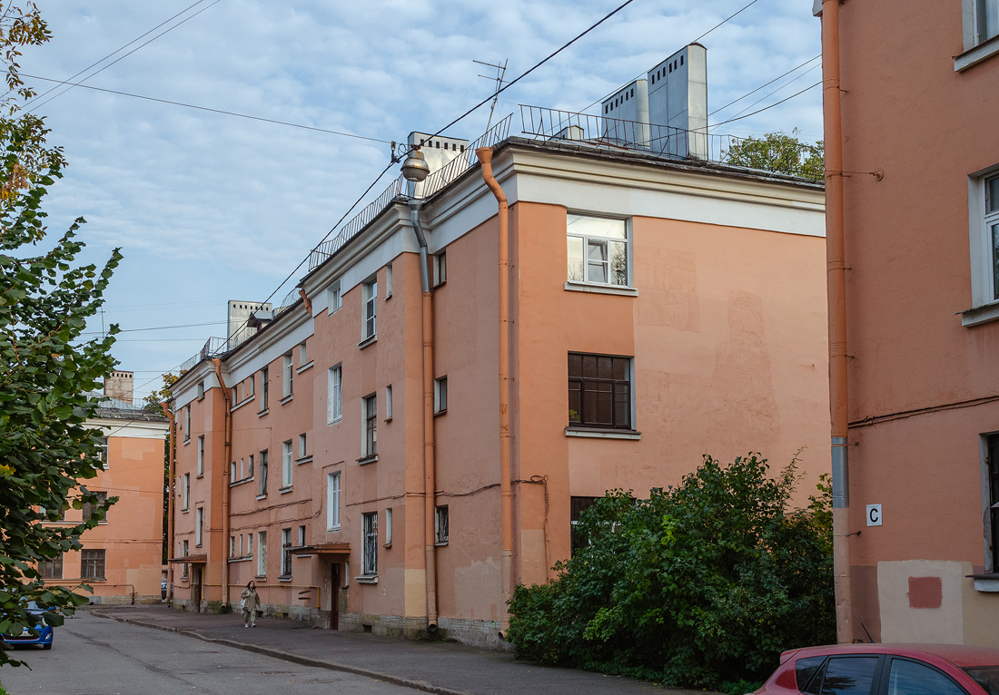 Petersburg, Тракторная улица, 10