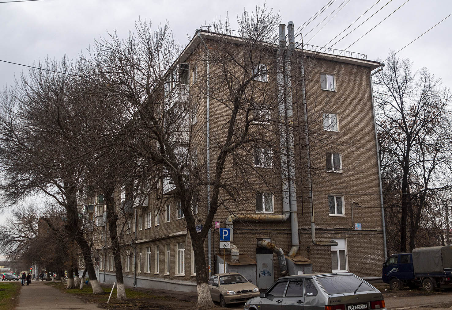 Уфа, Улица Машиностроителей, 13 / Первомайская улица, 97