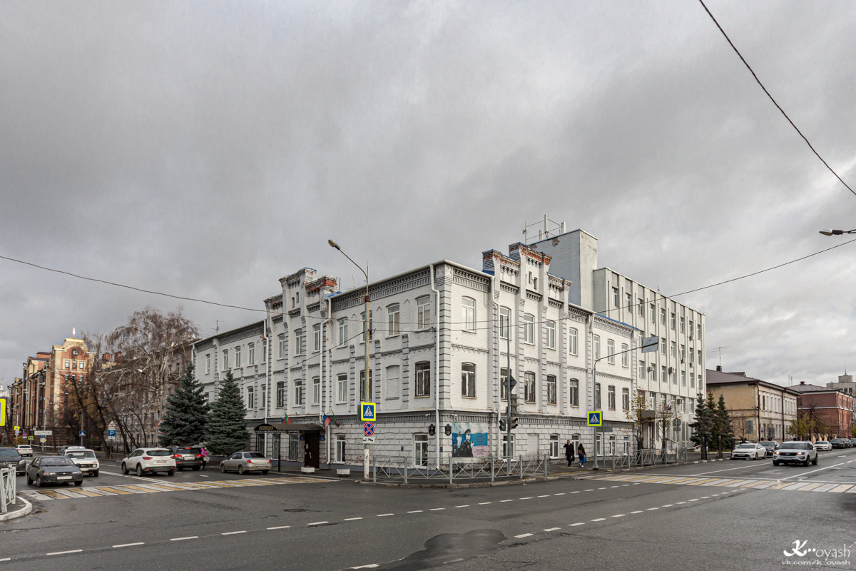 Казань, Большая Красная улица, 9 / Улица Япеева, 8