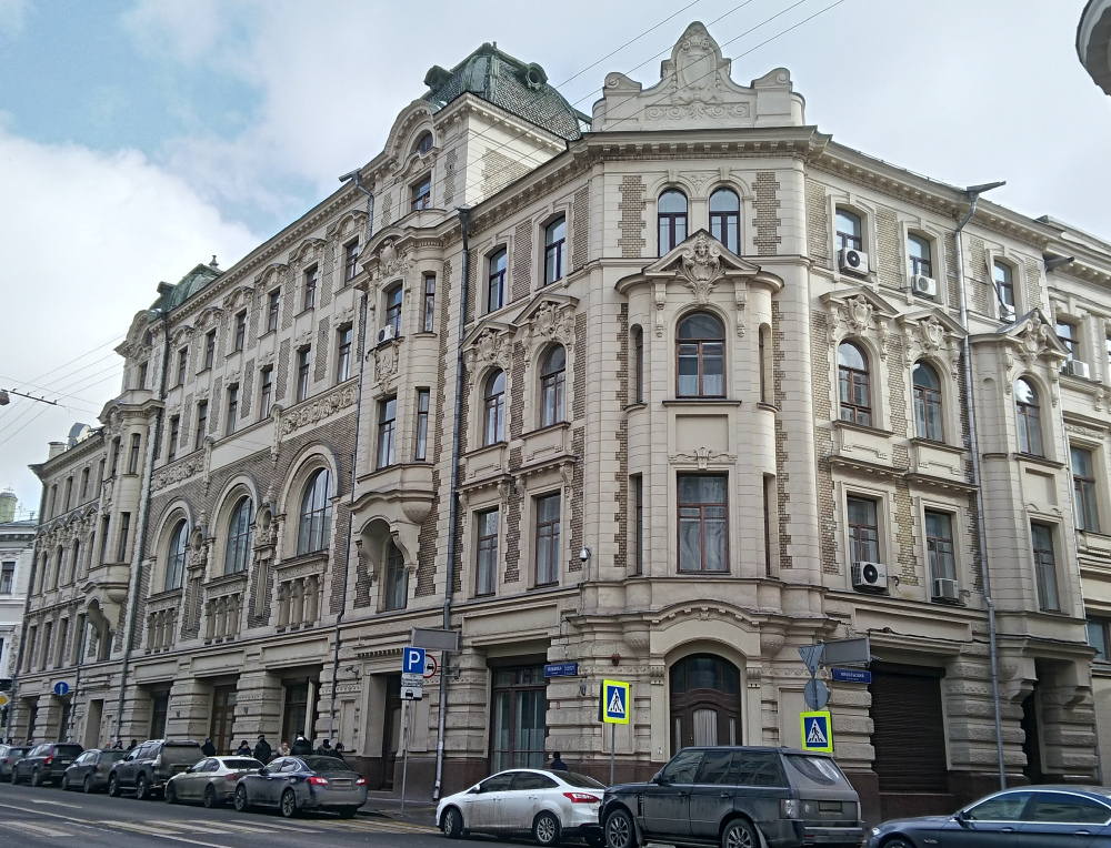 Москва, Улица Ильинка, 12 / Никольский переулок, 1 / Ипатьевский переулок, 2