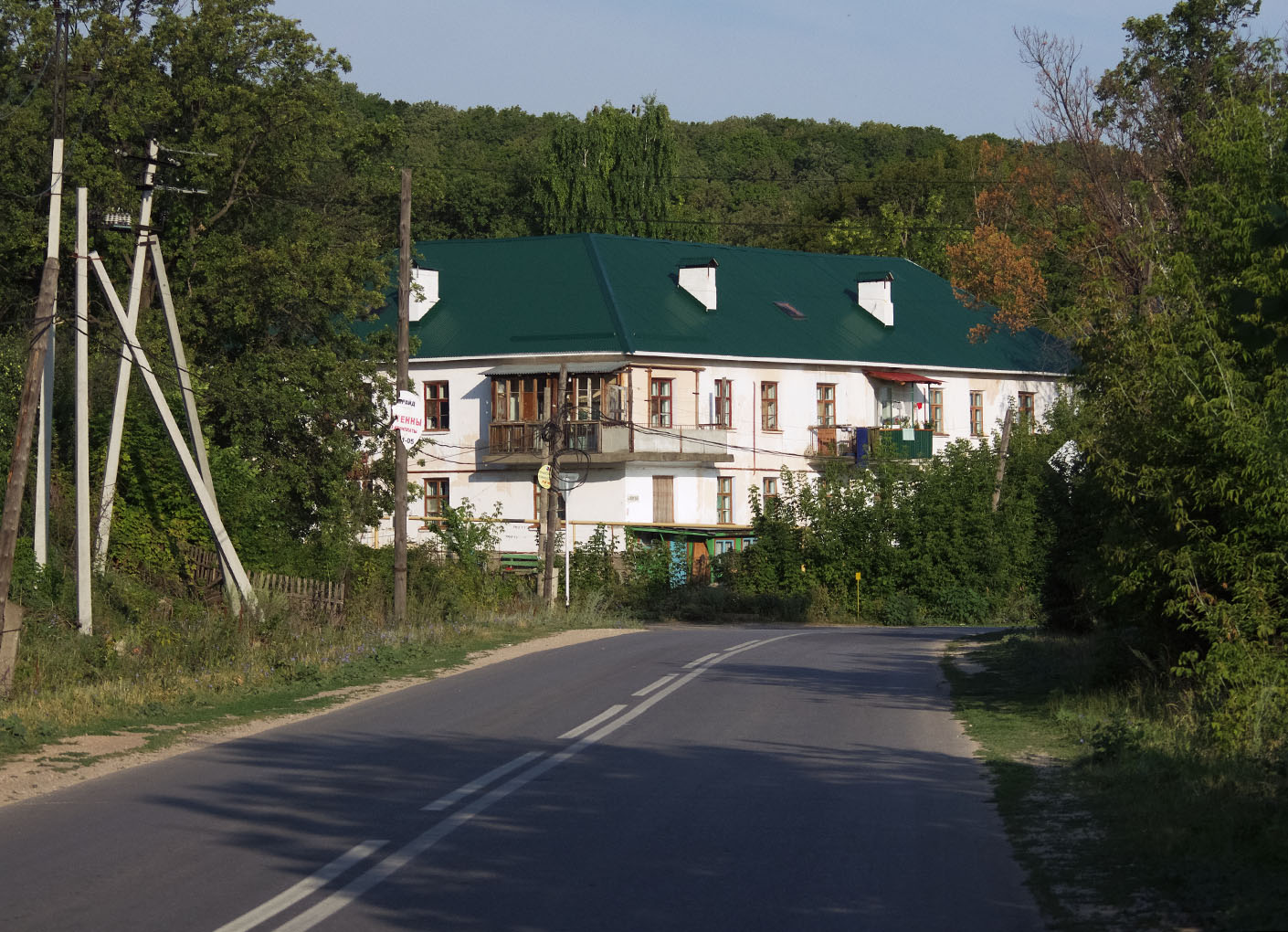Жигулёвск, с. Солнечная Поляна, Набережная улица, 8 / улица Нефтяников, 2