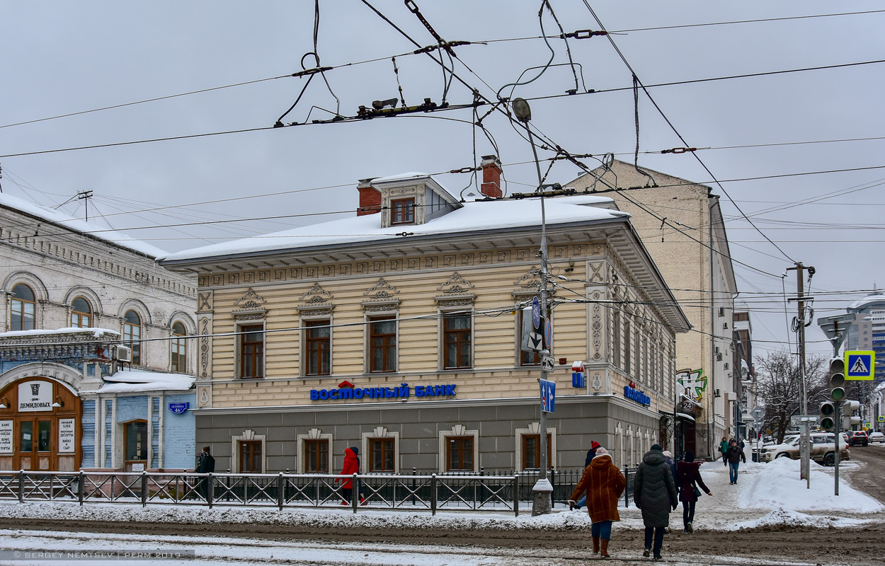 Пермь, Улица Ленина, 46 / Улица Газеты "Звезда", 20