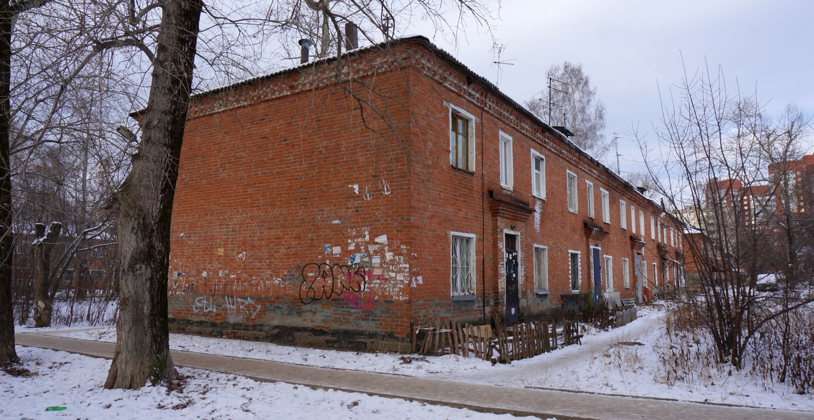 Пермь, Сергинская улица, 24 / Улица Анвара Гатауллина, 19