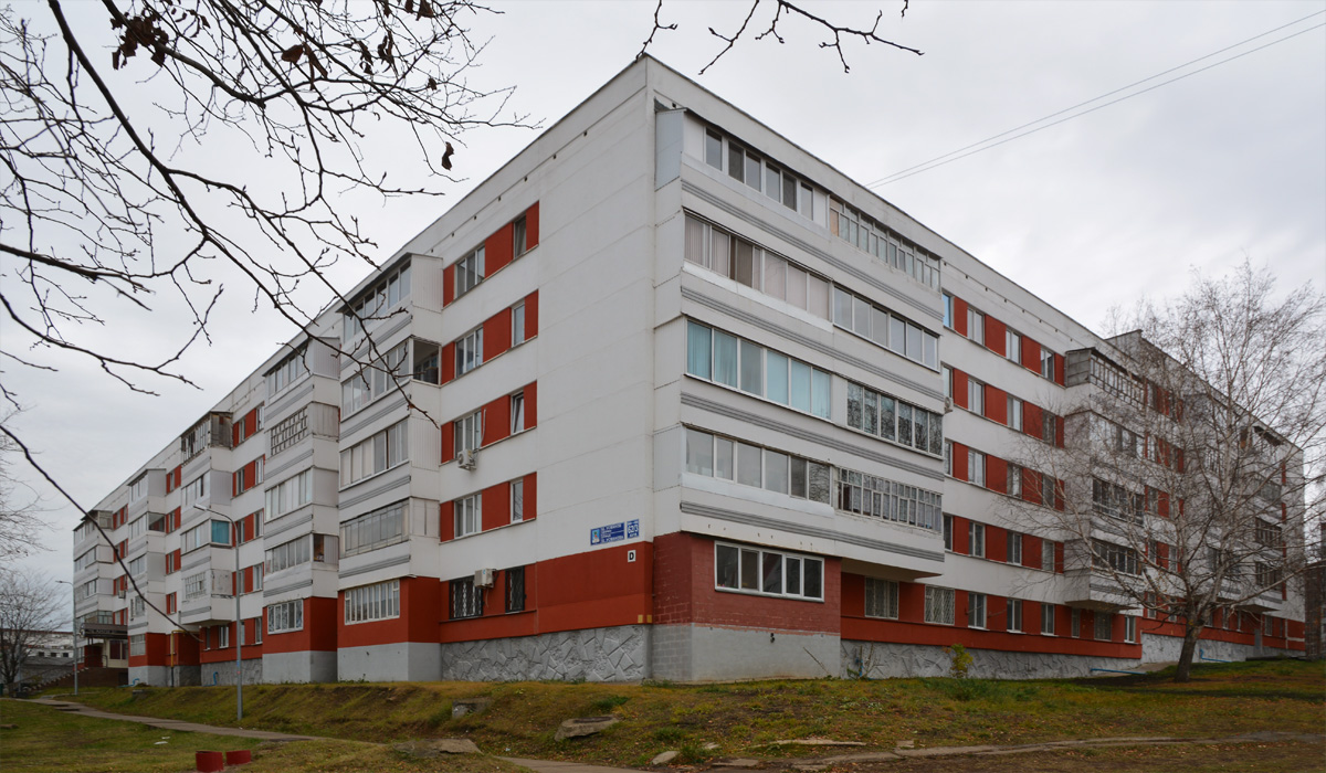 Набережные Челны, Улица Шамиля Усманова, 62 / Улица Пушкина, 3
