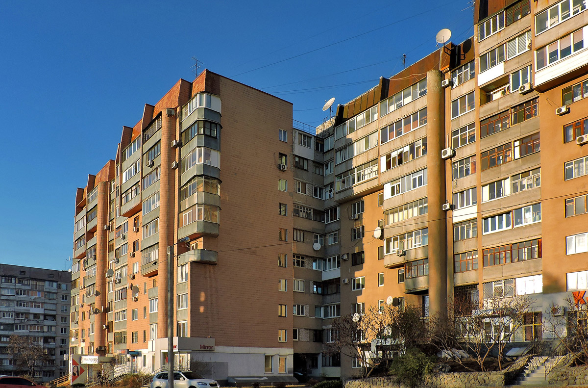 Kharkov, Улица Героев Труда, 25 / Улица Гвардейцев-Широнинцев, 71