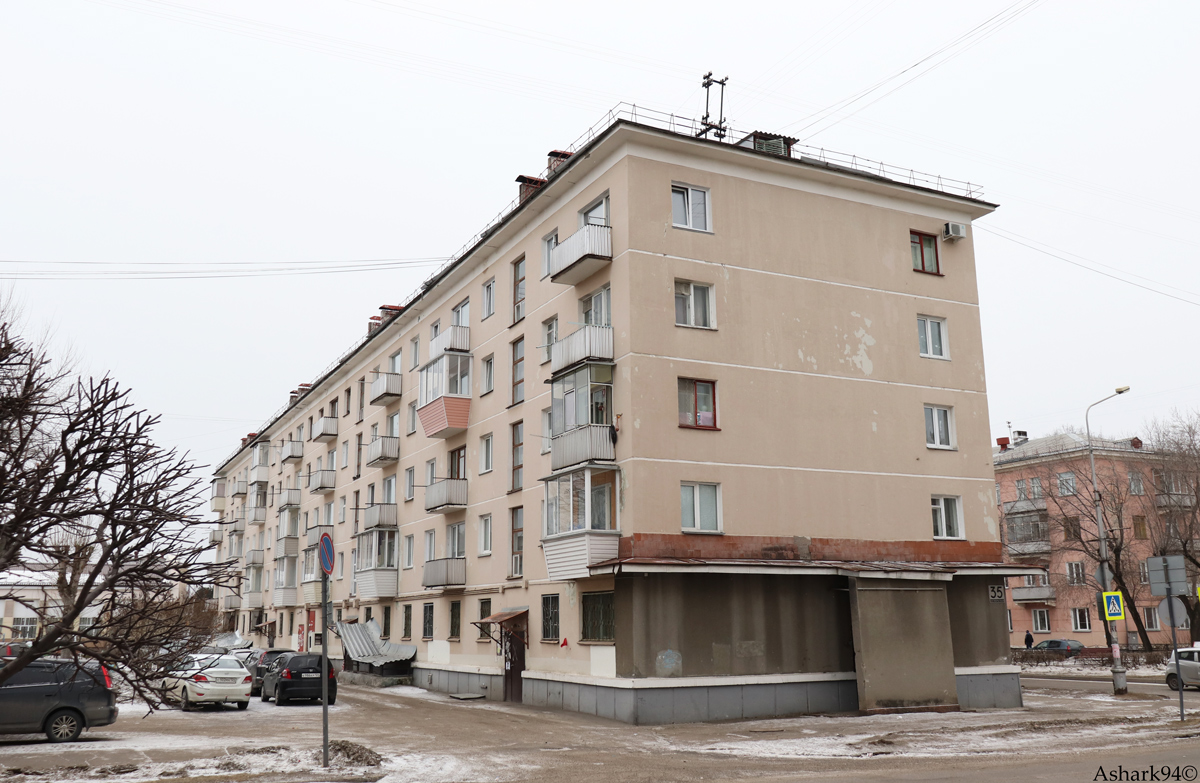 Железногорск, Улица Свердлова, 11 / Октябрьская улица, 35